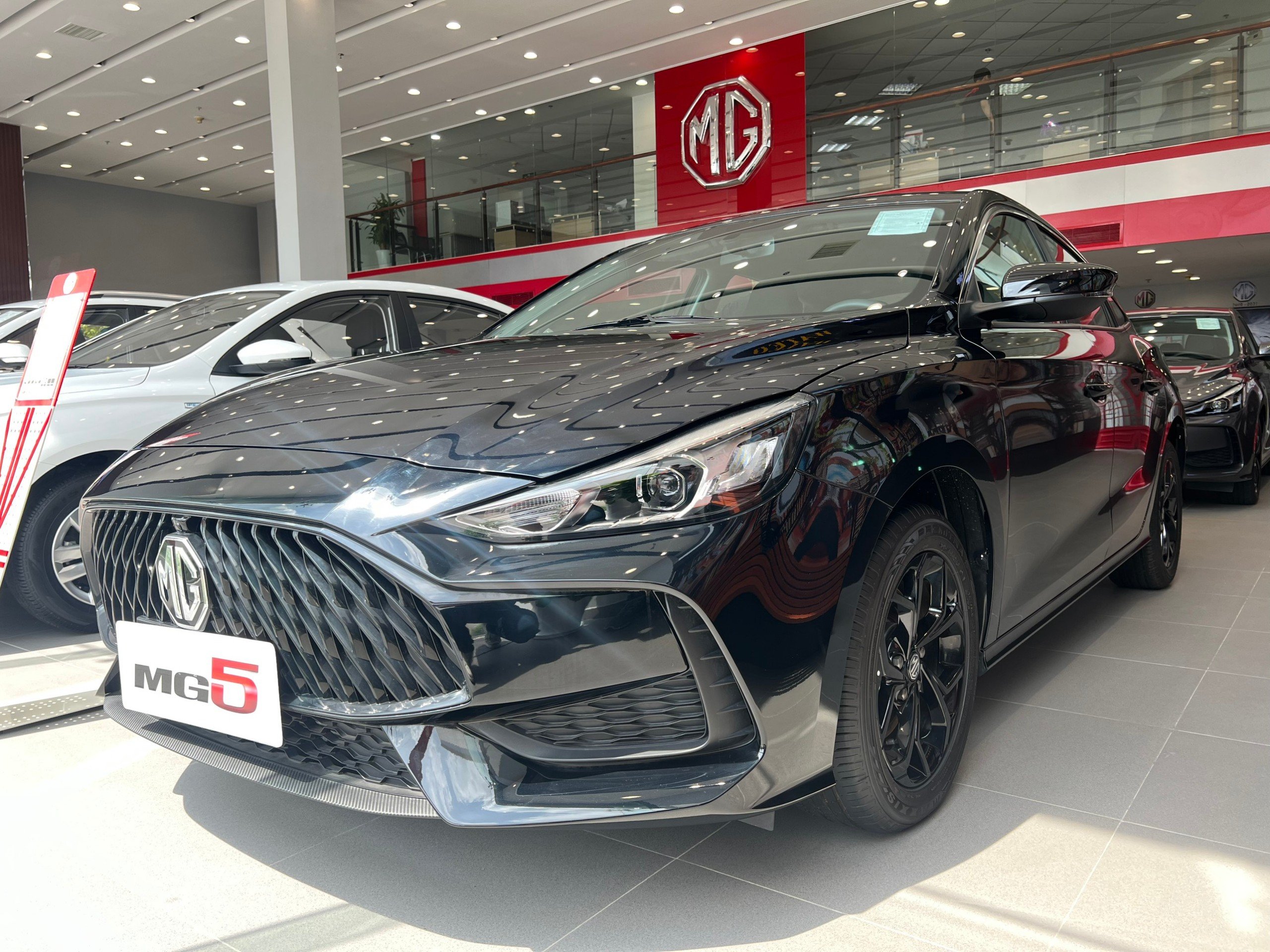 So sánh chi tiết MG5 STD và MG5 LUX 2 Ngoại thất MG5 STD MG Kinh Dương Vương TPHCM3